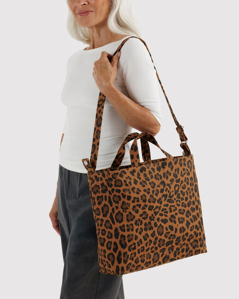 Horizontal Zip Duck Bag BAGGU