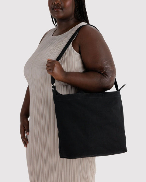 Horizontal Zip Duck Bag BAGGU