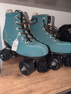 #03587 Unbranded Aqua Roller Skates Package sz 5