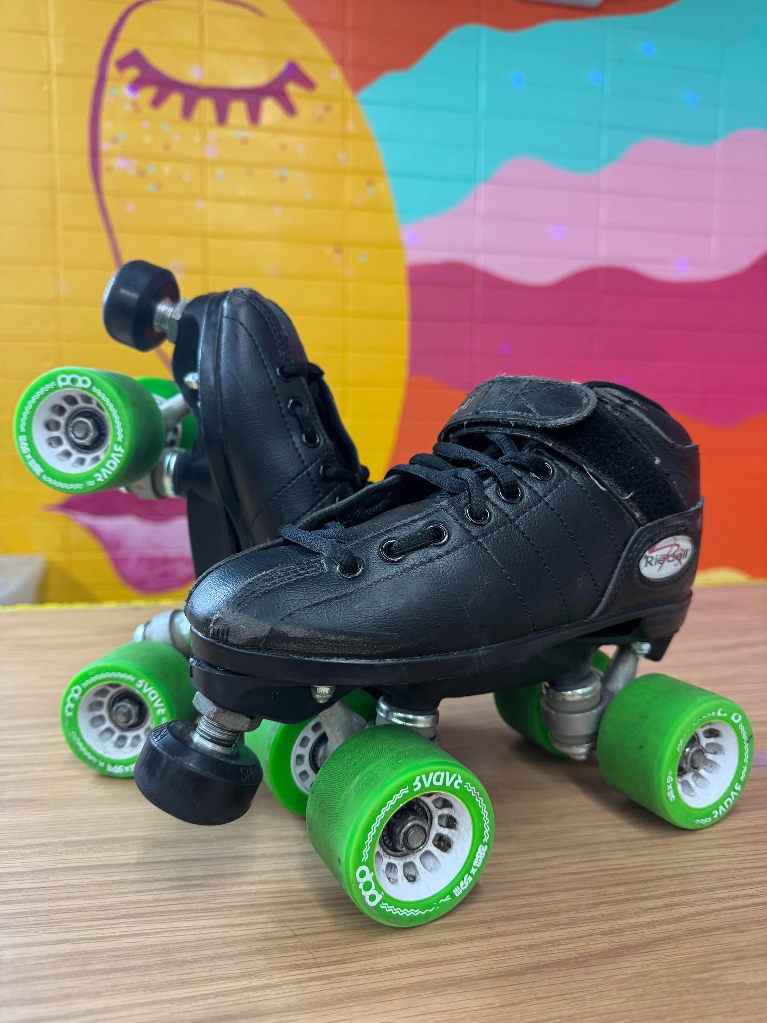 #03664 Riedell R3 sz 4